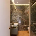 Deza Luxe Colosseum View 2br 2bt Modern Style Rom