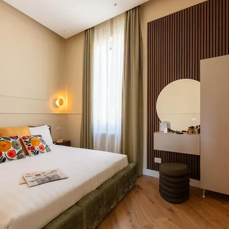 Deza Luxe Colosseum View 2br 2bt Modern Style Rom