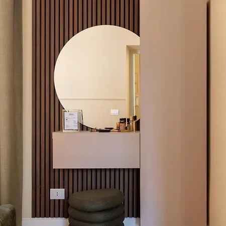 Deza Luxe Colosseum View 2br 2bt Modern Style *