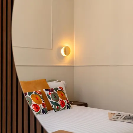 Deza Luxe Colosseum View 2br 2bt Modern Style *