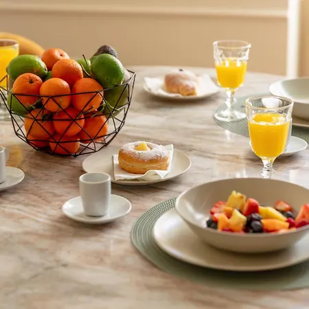 Deza Luxe Colosseum View 2br 2bt Modern Style