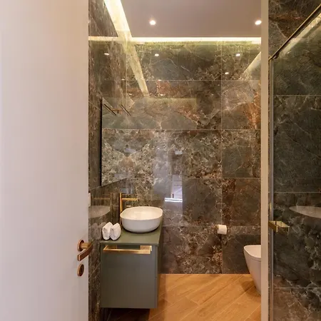 Deza Luxe Colosseum View 2br 2bt Modern Style רומא
