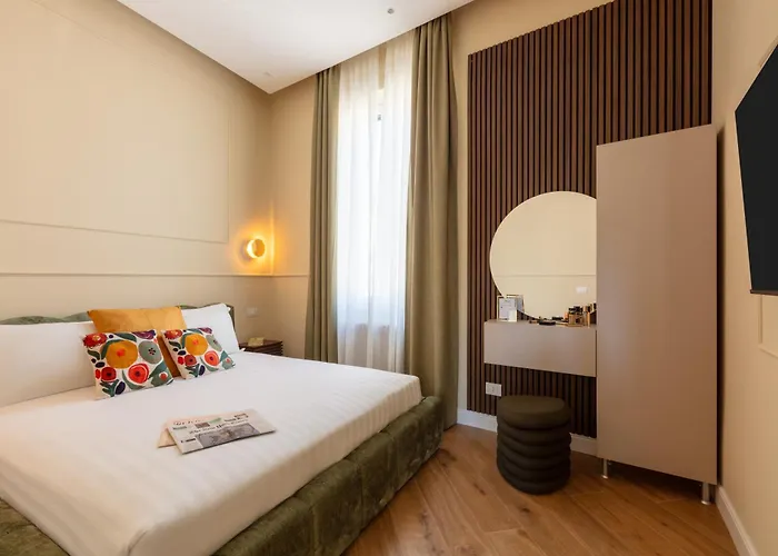 Deza Luxe Colosseum View 2br 2bt Modern Style Rom