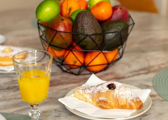 Deza Luxe Colosseum View 2br 2bt Modern Style *