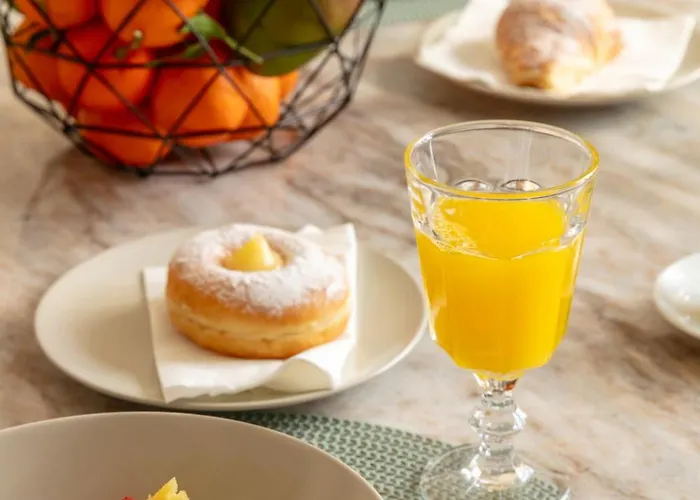 Deza Luxe Colosseum View 2br 2bt Modern Style