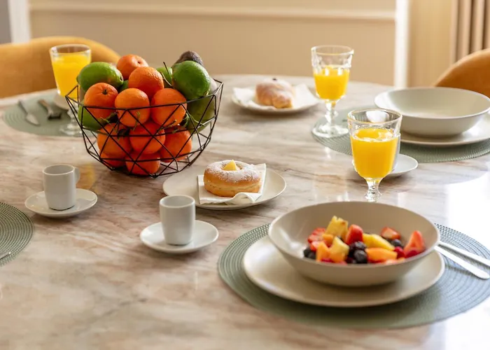 Deza Luxe Colosseum View 2br 2bt Modern Style