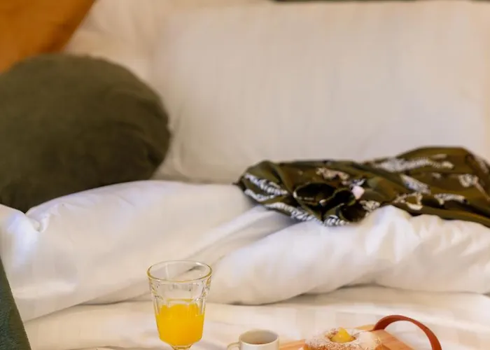 Deza Luxe Colosseum View 2br 2bt Modern Style Apartment