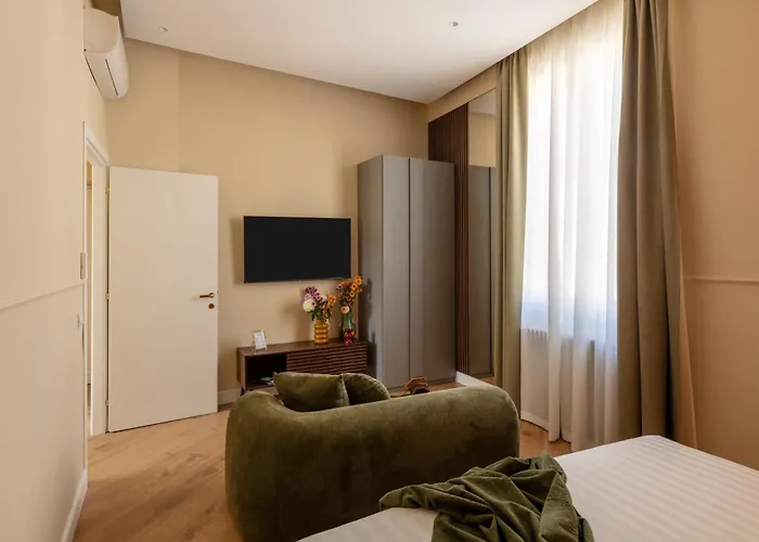 Deza Luxe Colosseum View 2br 2bt Modern Style *