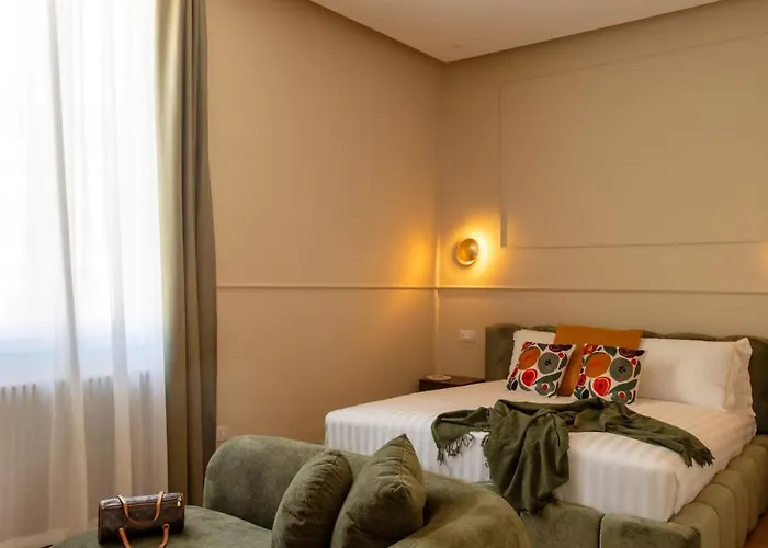 Deza Luxe Colosseum View 2br 2bt Modern Style